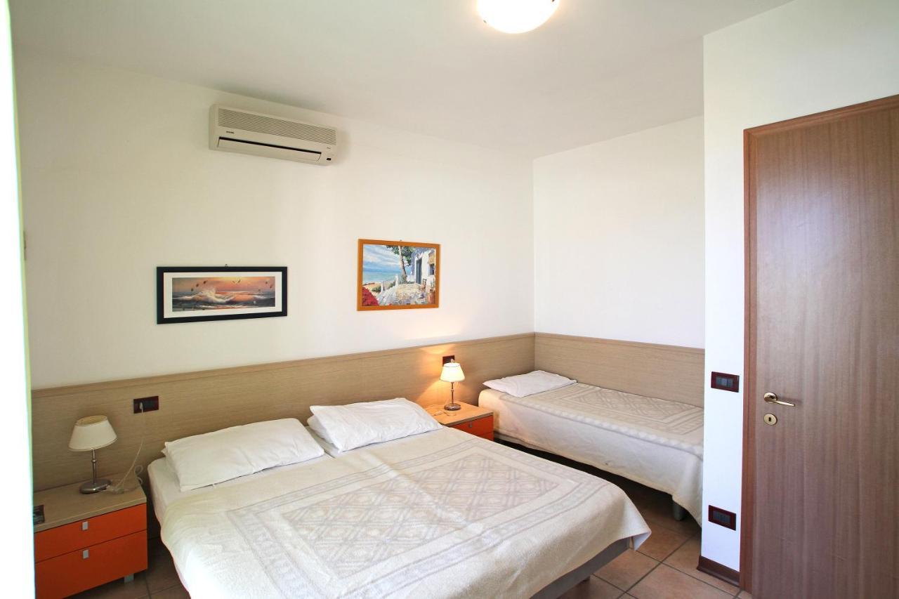Altanea Apartments Con Piscina Caorle Exterior photo